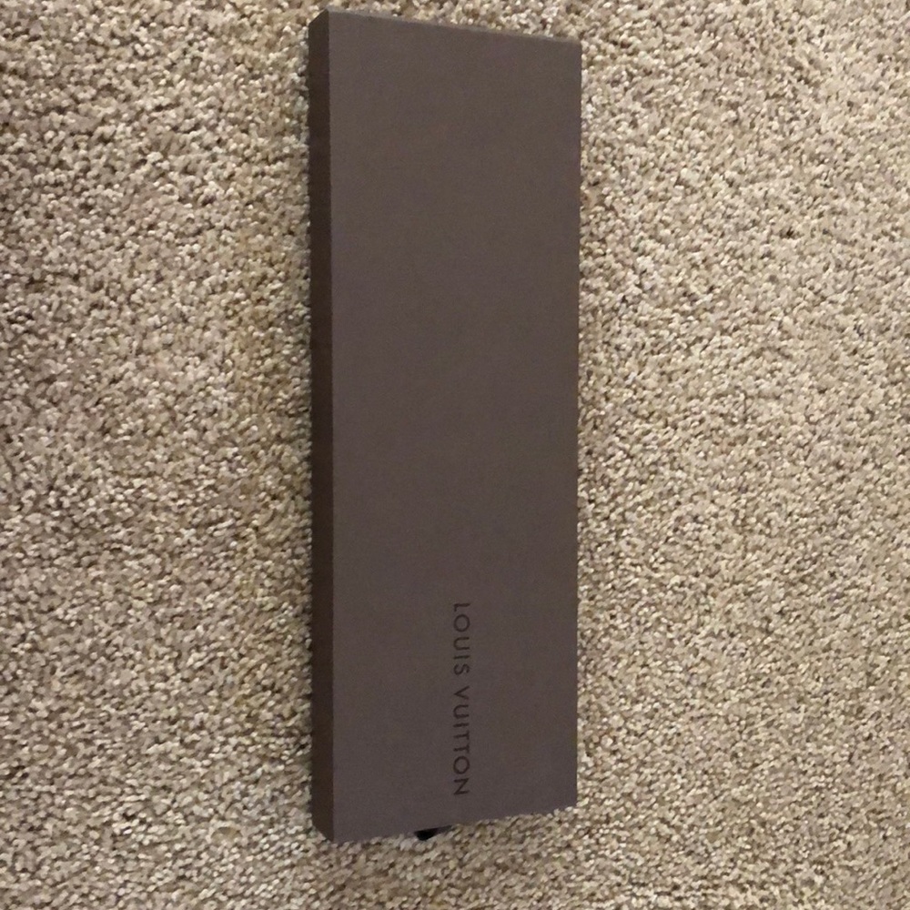 100% authentic scarf/tie Louis Vuitton box